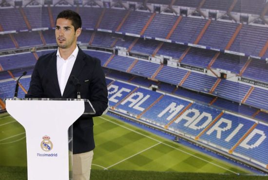 篮球盛宴：布朗一飞冲天，山东队面临困境（球场焦点：布朗大放异彩，山东队遭遇难关）